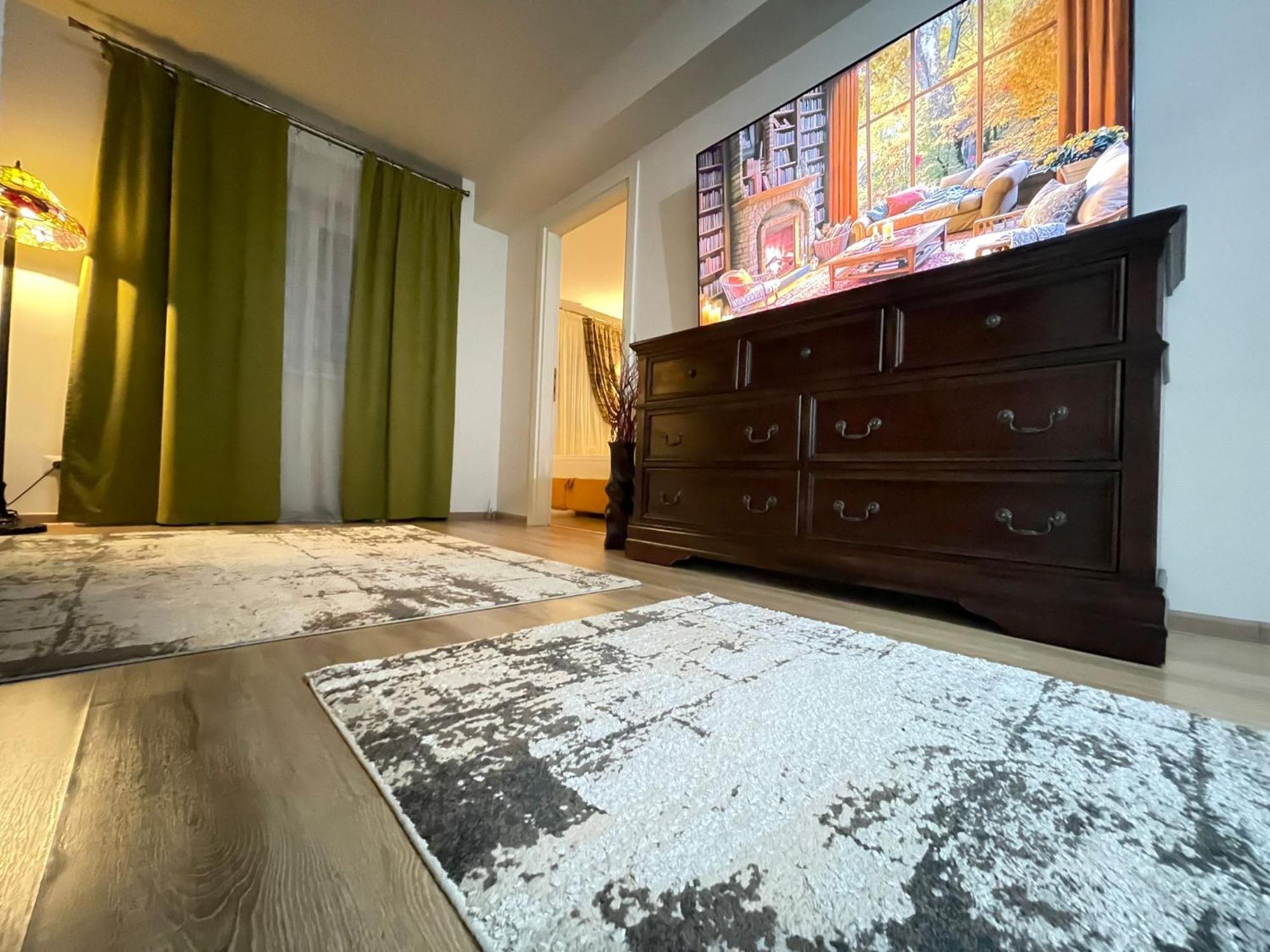 Appartamento Jsn House - Private Parking & Premium Services Bucarest